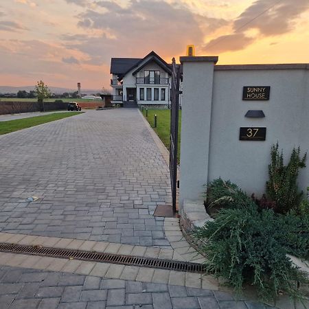 Sunny House Villa Suceava Ngoại thất bức ảnh