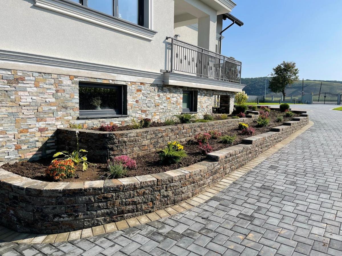 Sunny House Villa Suceava Ngoại thất bức ảnh