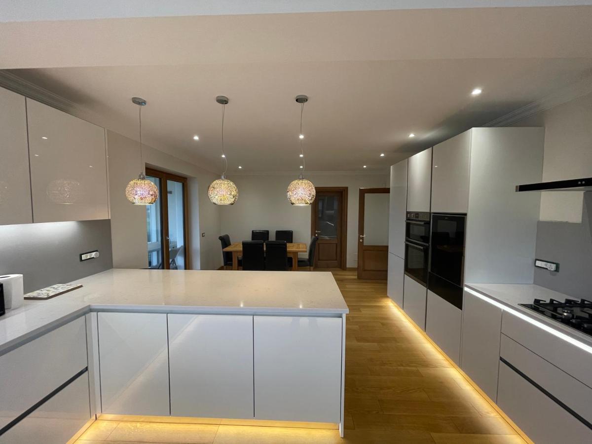 Sunny House Villa Suceava Ngoại thất bức ảnh