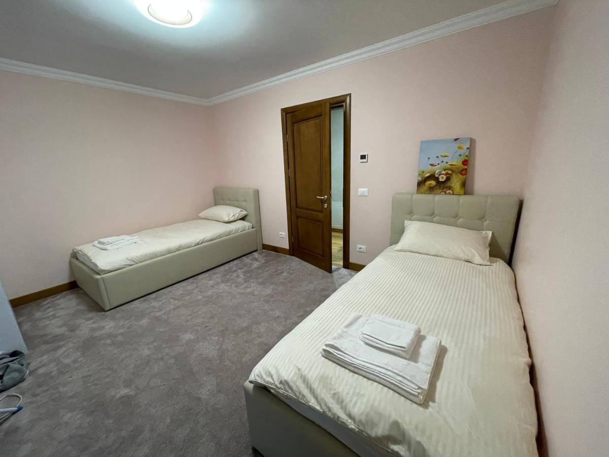 Sunny House Villa Suceava Ngoại thất bức ảnh