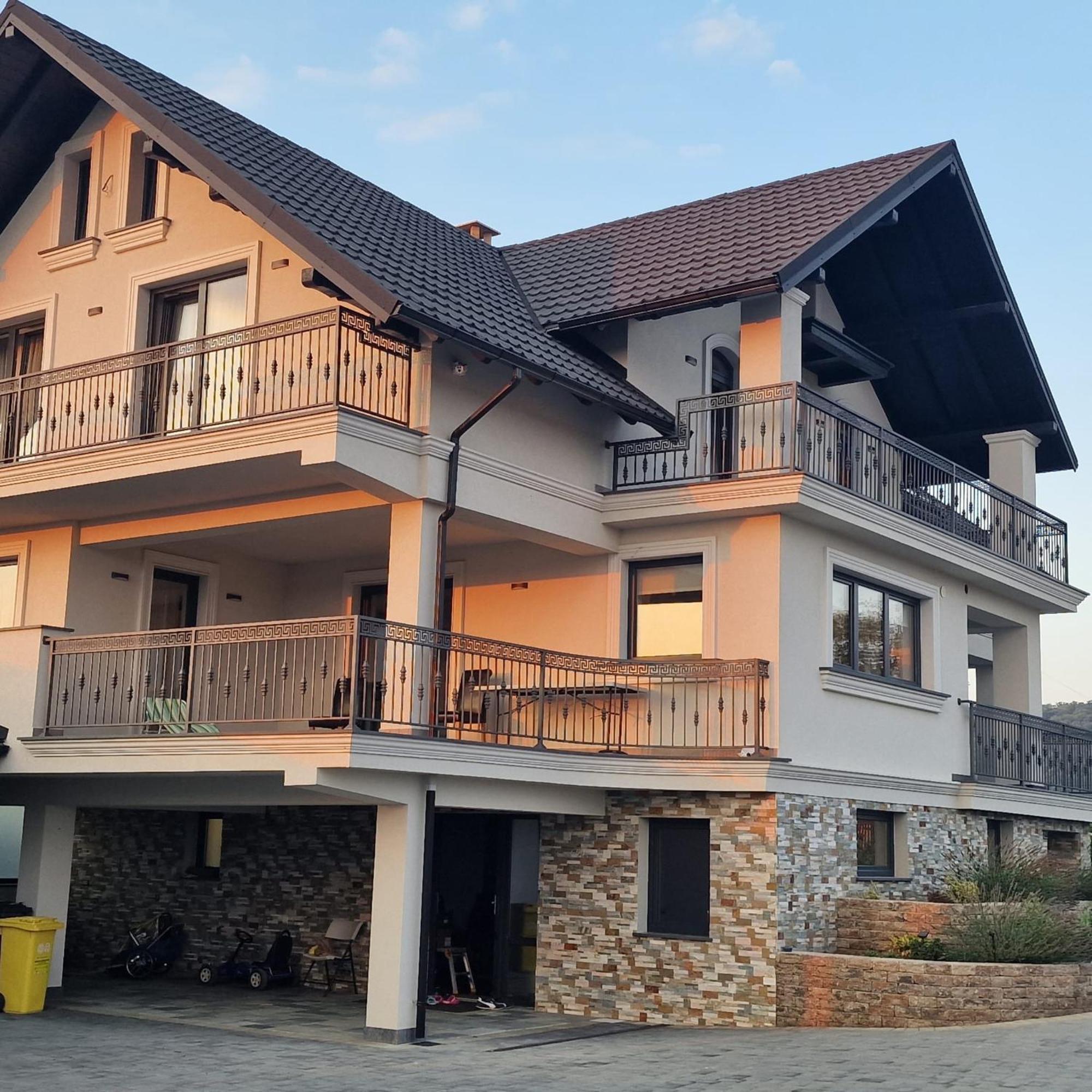 Sunny House Villa Suceava Ngoại thất bức ảnh