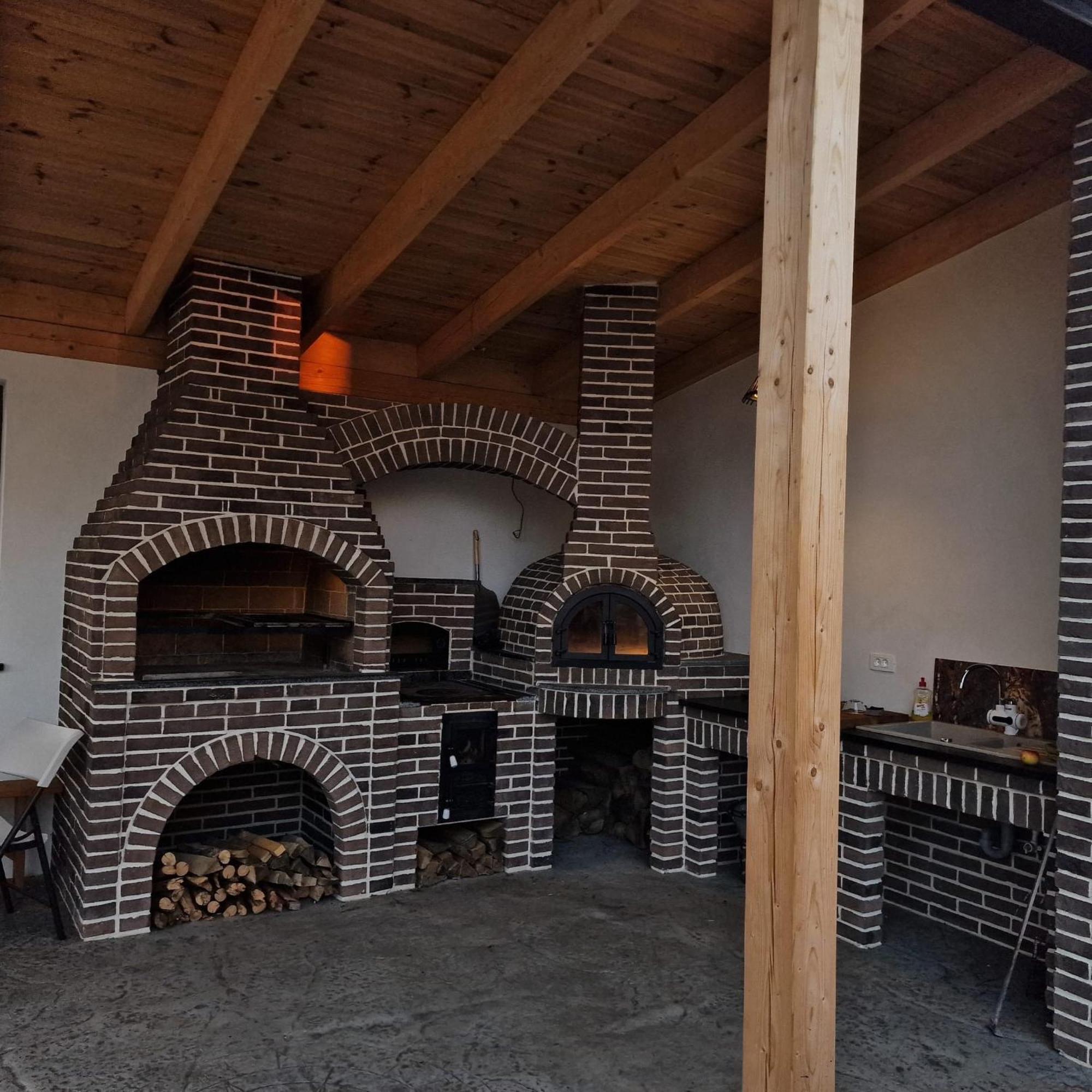 Sunny House Villa Suceava Ngoại thất bức ảnh