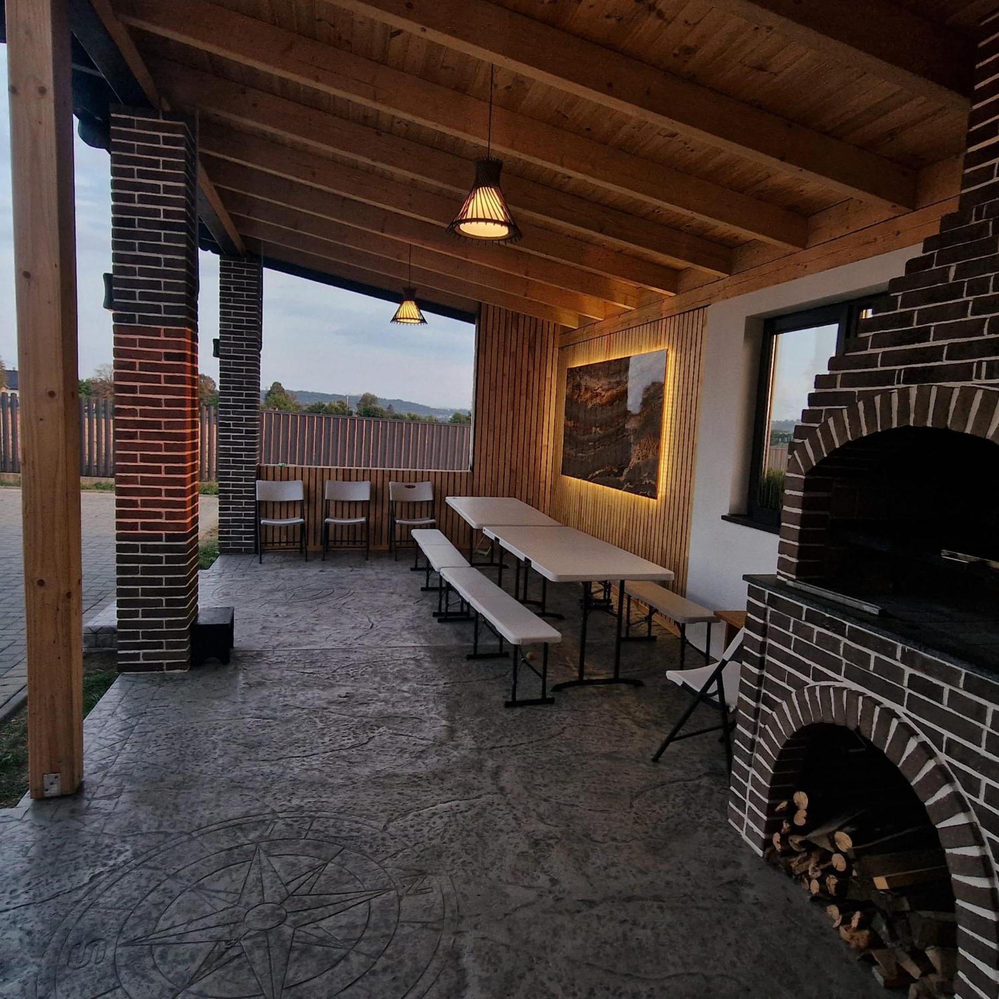 Sunny House Villa Suceava Ngoại thất bức ảnh