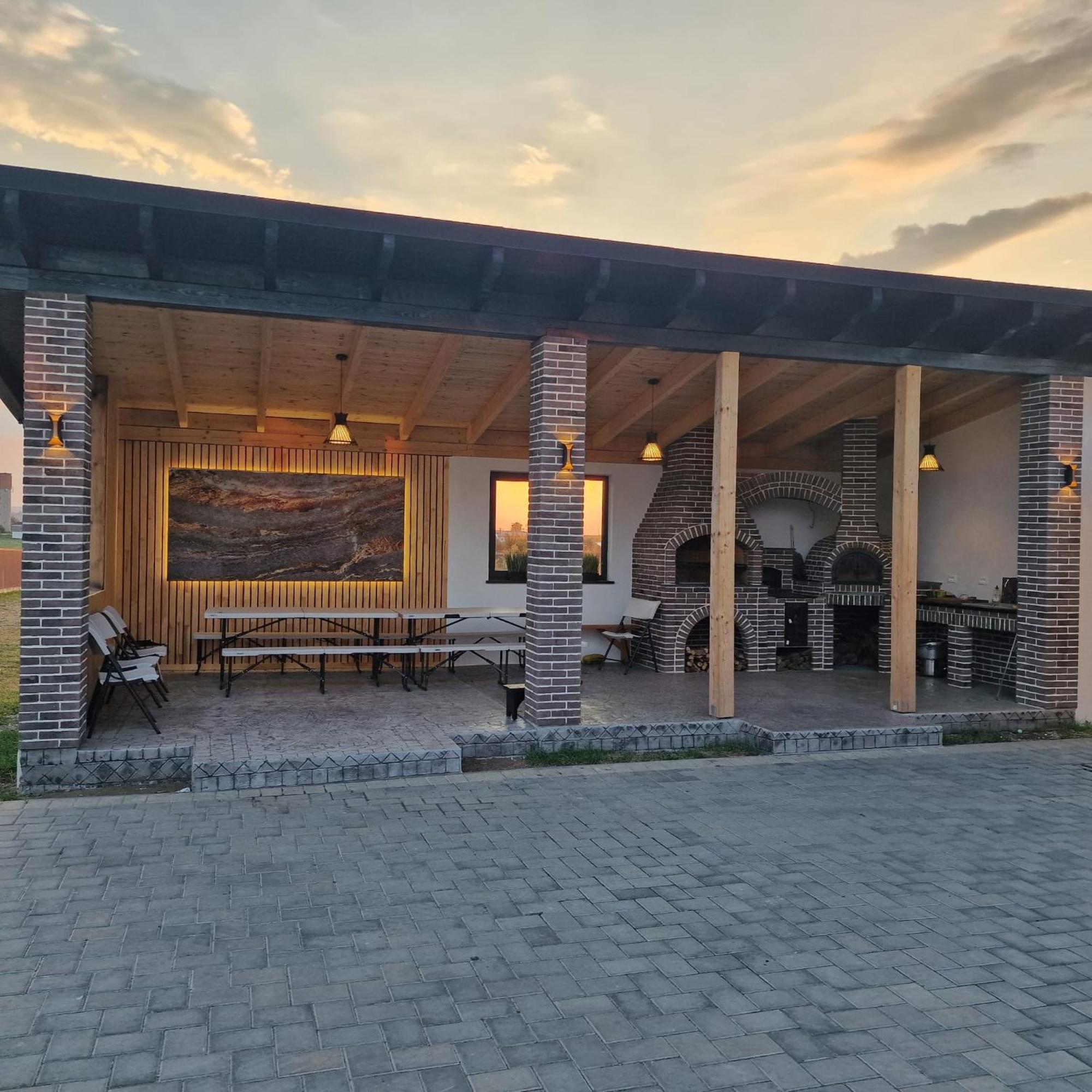 Sunny House Villa Suceava Ngoại thất bức ảnh